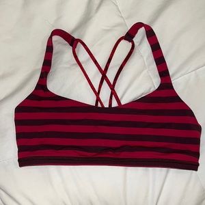 LULU SPORTS BRA SIZE 4
